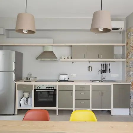 Mythies - In Mani Lévktron