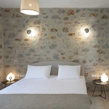 Mythies - In Mani Lévktron