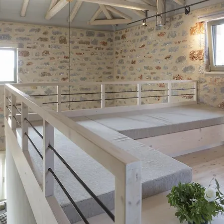 Mythies - In Mani Lévktron