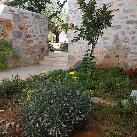 Mythies - In Mani Lévktron