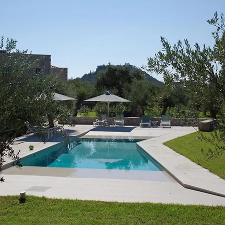 Mythies - In Mani Villa