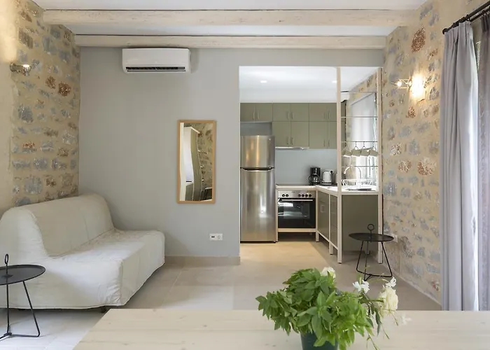 Mythies - In Mani Lévktron