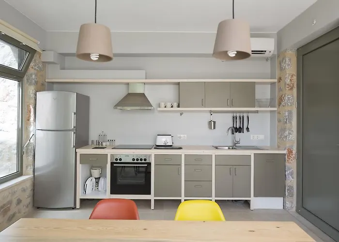 Mythies - In Mani Lévktron