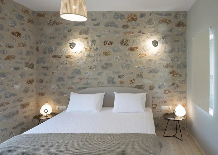 Mythies - In Mani Lévktron