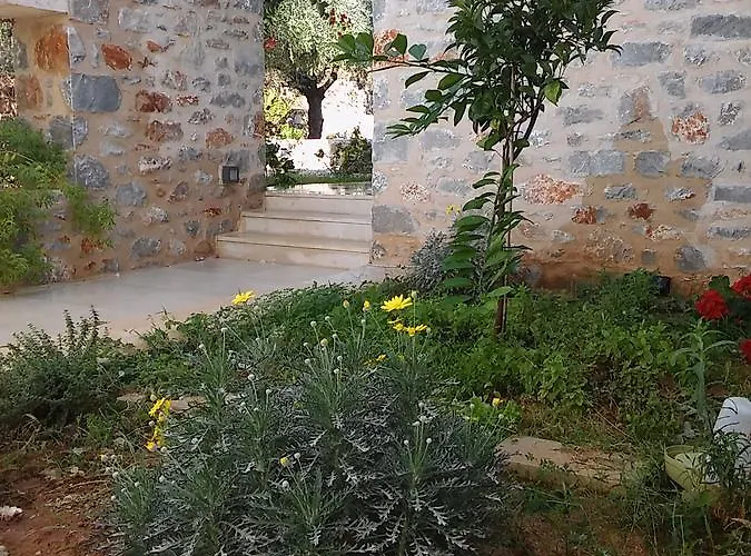 Mythies - In Mani Lévktron